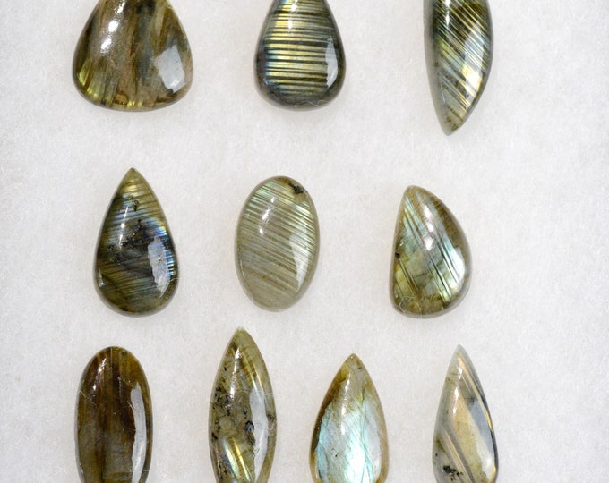 Lot 10x Labradorite 246 carats - natural stone cabochon - Madagascar / FN11
