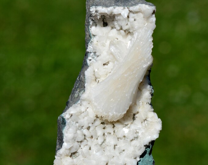 Stilbite & Heulandite 249 grams - Pune District, Pune Division, Maharashtra, India