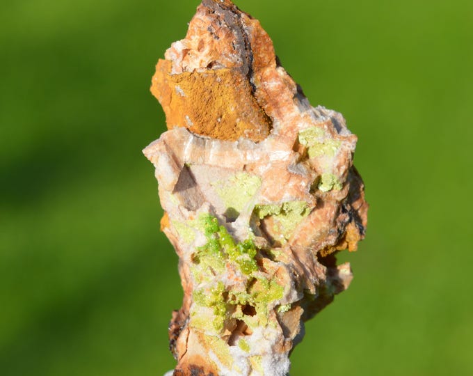 Pyromorphite & Baryte 50 grams - Chaillac, Le Blanc, Indre, Centre-Val de Loire, France
