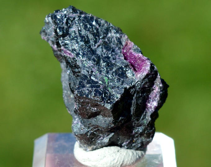 Chromium-bearing Clinochlore var. Kammererite 19 grams - Kop Krom mine, Kop Daglari, Aşkale District, Erzurum Province, Türkiye
