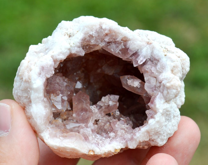 Pink Amethyst - 177 grams - Colli Curá Mine, Peheunches, Neuquen, Patagonia, Argentina