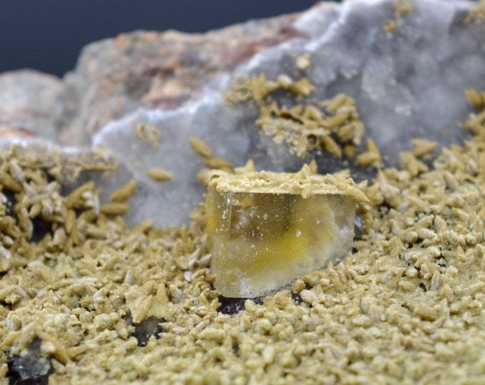 Fluorite Siderite Calcite - 315 grams - Côte Rousse Quarry, Vensat, Riom, Puy-de-Dôme, Auvergne-Rhône-Alpes, France