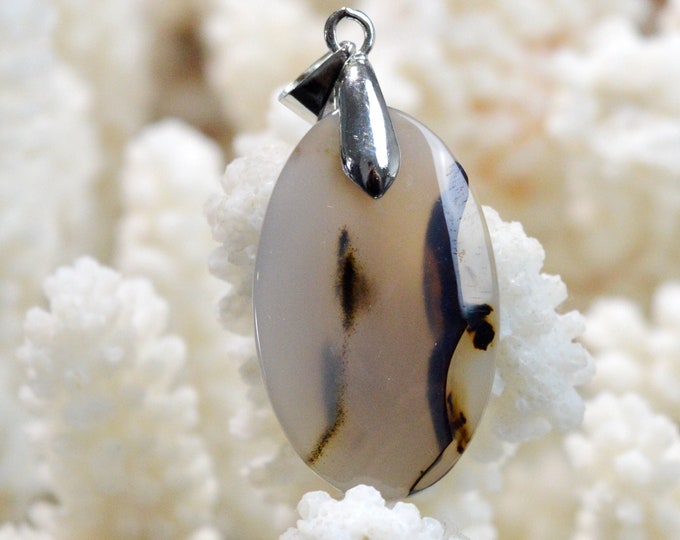 22 Carat Agate - Natural Gemstone Cabochon Pendant - Montana, USA / FI46