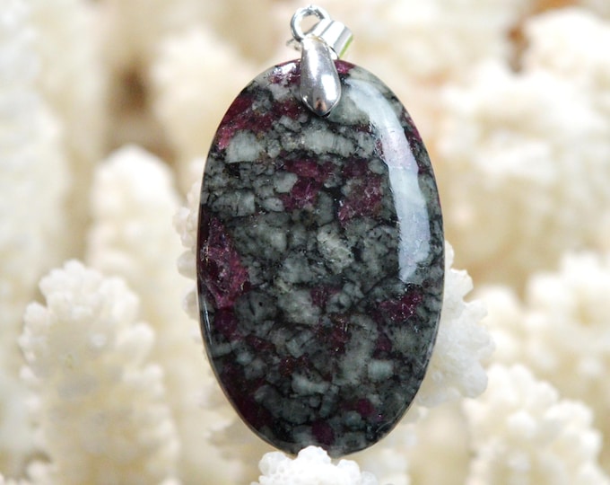 Eudialyte 35 carat - natural stone cabochon pendant - Russia / FS99