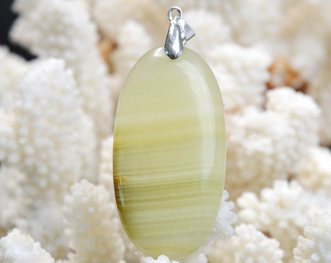 78 carat green onyx - natural stone cabochon pendant - Pakistan // DN30