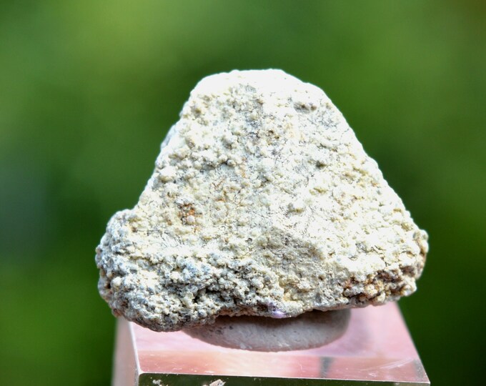 Achtaragdite / Kaolinite psd after Helvine - 7 grams - Akhtaragda River mouth, Vilyui River Basin, Mirninsky District, Sakha, Russia