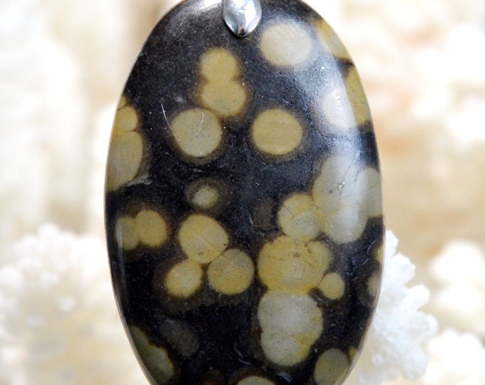 Scapolite in mica - 63 carats - natural stone cabochon pendant - India // BL32