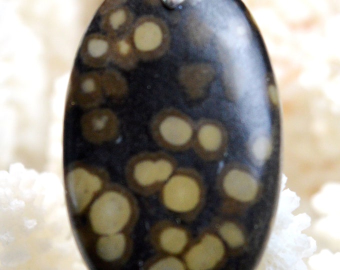 Scapolite in mica - 62 carats - natural stone cabochon pendant - India // BL29