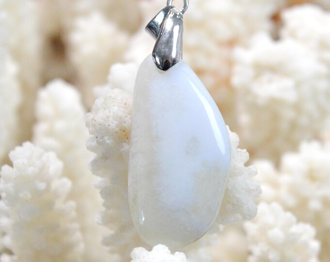 30-carat blue lace agate - natural stone cabochon pendant - Mozambique / GB29