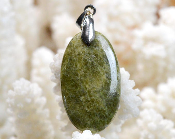 38-carat Vesuvianite - natural stone cabochon pendant - Canada / FZ6