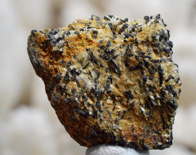 Tourmaline var. Schorl & Schist 9 grams - Orvault, Nantes, Loire-Atlantique, Pays de la Loire, France