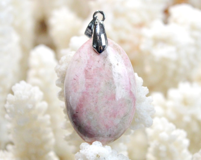 38 carat Clinozoisite - natural stone cabochon pendant - Italy / FF80 - RARE