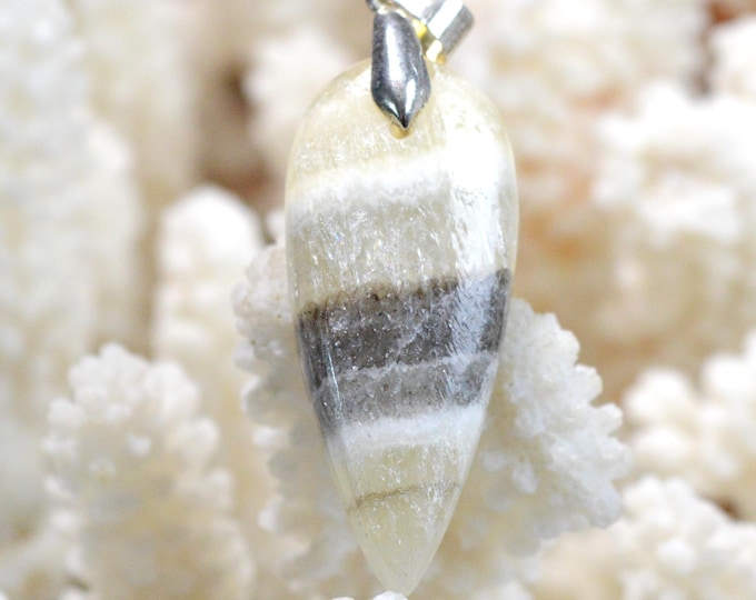 36-carat calcite - natural stone cabochon pendant - Mexico / GA91