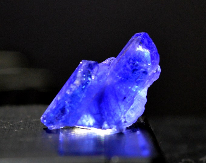 Tanzanite 34.7 carats - Merelani Hills, Lelatema Mountains, Simanjiro District, Manyara Region, Tanzania