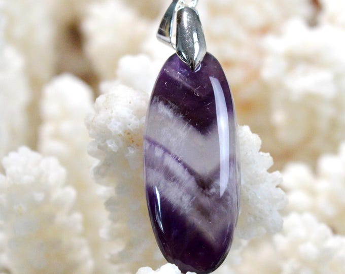 28 carat chevron amethyst - natural stone cabochon pendant - India / FW31