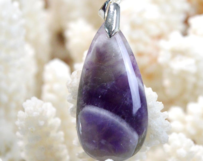 36 carat chevron amethyst - natural stone cabochon pendant - India / FW30