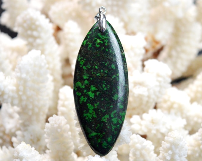 118 carat Omphacite Jade - natural stone cabochon pendant - Italy / FF51 - RARE