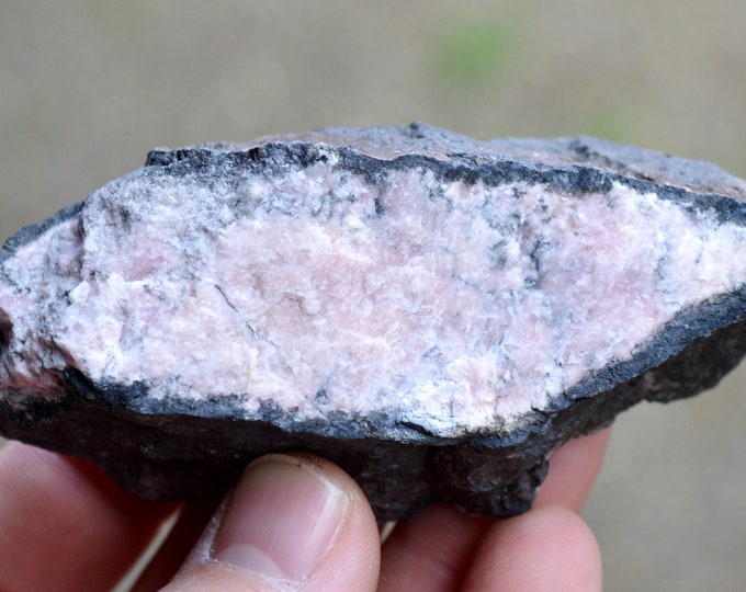 Rhodochrosite - 220 grams - Saphoz, Esmoulières, Lure, Haute-Saône, Burgundy-Franche-Comté, France