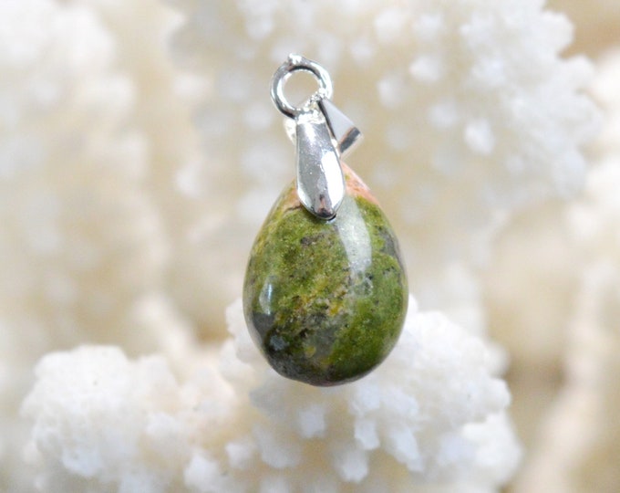 Unakite 6.7 carats - natural stone cabochon pendant - Mozambique // CW38