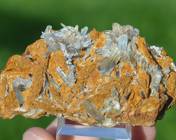 Quartz & Siderite 77 grams - Vizille, Grenoble, Isère, Auvergne-Rhône-Alpes, France