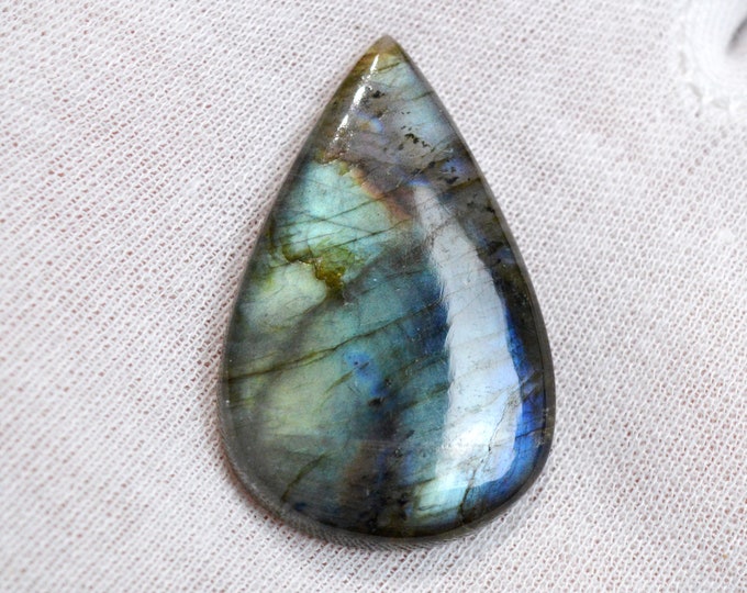 Labradorite 73 carats - natural stone cabochon - Madagascar / FJ80