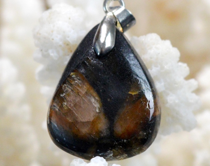 Chiastolite 22 carats - natural stone cabochon pendant - USA / GB87