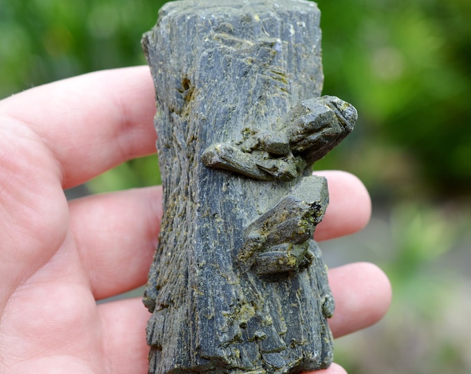 Epidote 274 grams - Bafoulabé Circle, Kayes Region, Mali