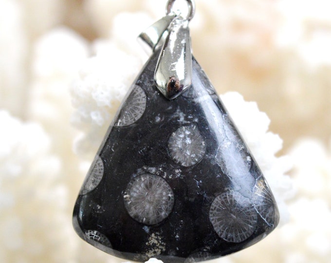 29 carat fossil coral - natural stone cabochon pendant - Indonesia // BN64