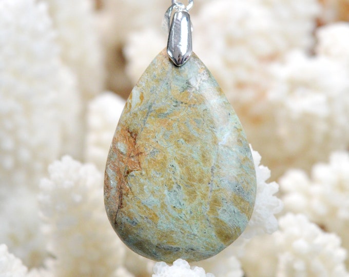 Turquoise 50 carats - pendentif cabochon pierre naturelle - Madagascar // DM35