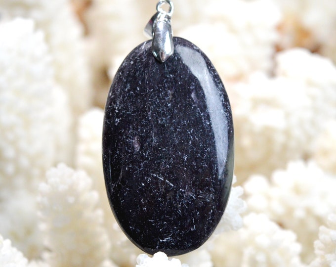 Kämmererite 64 carats - natural stone cabochon pendant - India // DT63