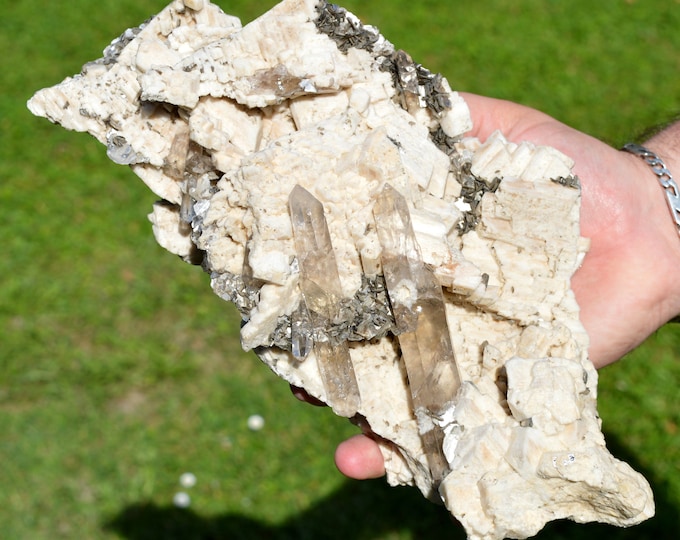 Smoky quartz & muscovite ortoclase 1840 grams - Linópolis, Divino das Laranjeiras, Minas Gerais, Brazil