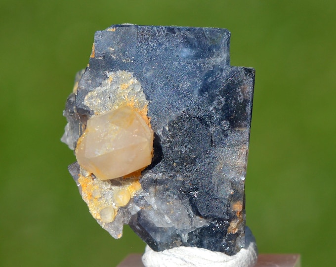 Fluorite 14 grams - Chavaniac-Lafayette, Brioude, Haute-Loire, Auvergne-Rhône-Alpes, France
