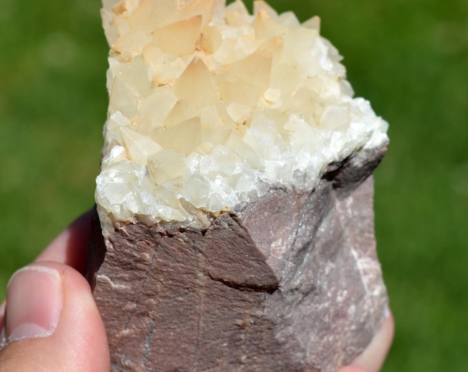 Calcite 293 grams - Limestone quarry, Limont-Fontaine, Maubeuge, Avesnes-sur-Helpe, Nord, Hauts-de-France, France