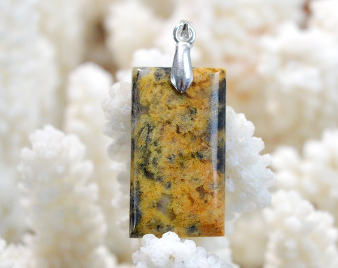 23 carat Spessartine garnet - natural stone cabochon pendant - Italy / FM3 - RARE