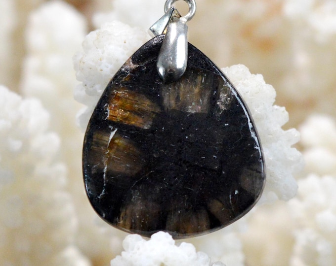 Chiastolite 22 carats - natural stone cabochon pendant - USA / GB91