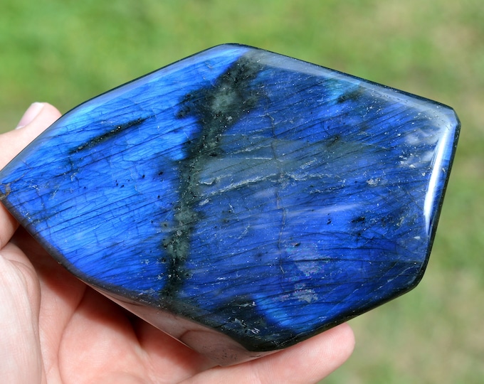 Labradorite 677 grams - Block to place - Ampanihy, Atsimo-Andrefana, Madagascar