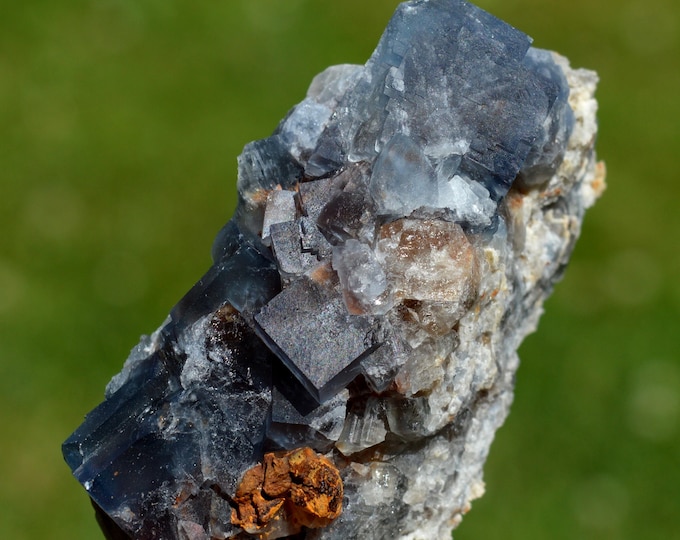 Fluorite 129 grams - Chavaniac-Lafayette, Brioude, Haute-Loire, Auvergne-Rhône-Alpes, France