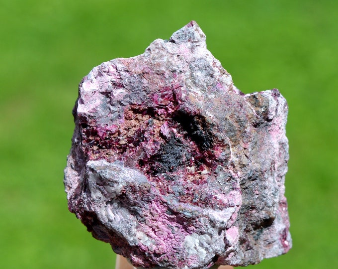 Erythrite 86 grams - Bou Azzer mining district, Drâa-Tafilalet Region, Morocco