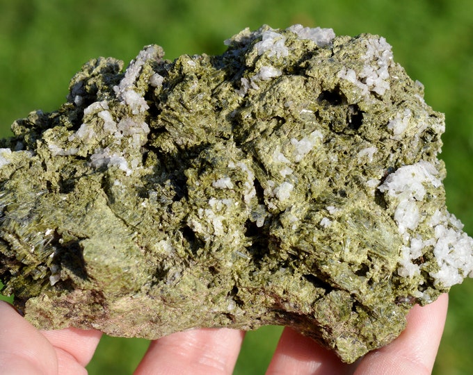 Epidote & Quartz 538 grams - Le Bourg-d'Oisans, Grenoble, Isère, Auvergne-Rhône-Alpes, France