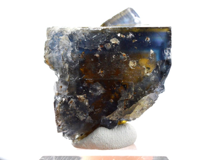 Fluorite 56 grams - Valzergues, Villefranche-de-Rouergue, Aveyron, Occitanie, France