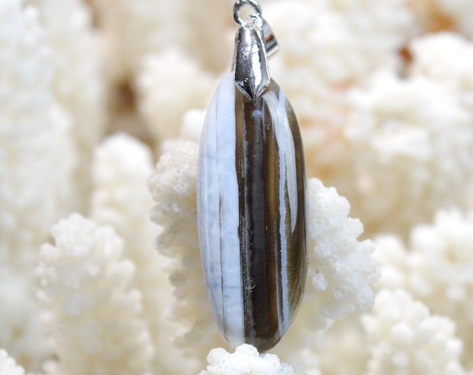 26 Carat Owyhee Opal - Natural Gemstone Cabochon Pendant - USA / FB66