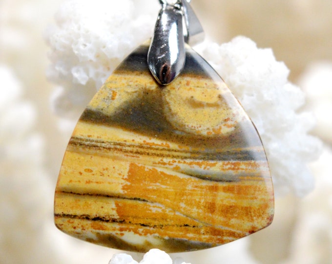15 carat tiger jasper - natural stone cabochon pendant - Indonesia // Ref AK92
