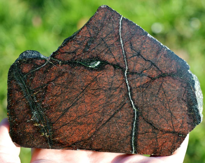 Serpentine 695 grams - Kynance Cove, Landewednack, Cornwall, England, UK