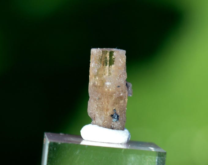 Topaz 0.8 grams - Topaz Mountain, Thomas Range, Juab County, Utah, USA