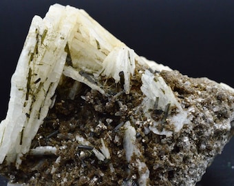 Cleavelandite muscovite tourmaline elbaite verdelite - 723 grams - Minas Gerais, Brazil