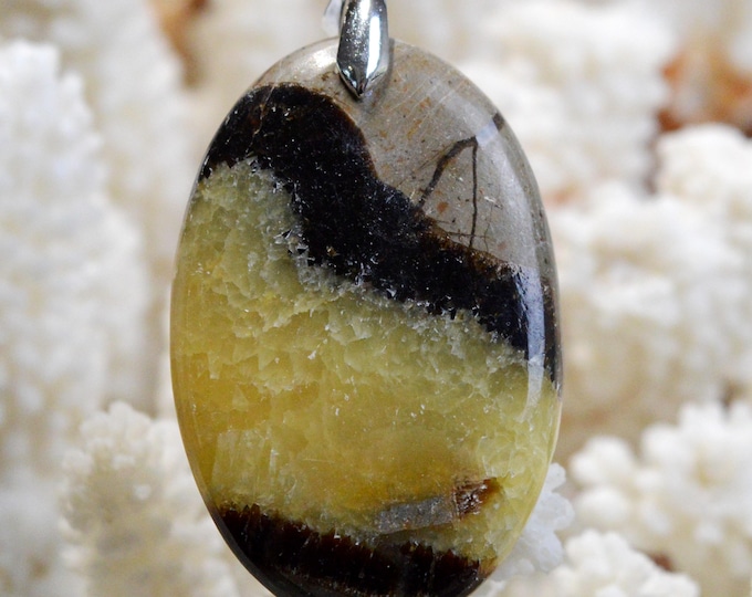 Septaria 98 carats - natural stone cabochon pendant - Madagascar / FR48