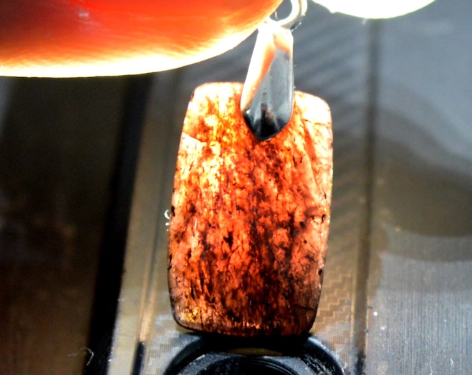Rhodolite Garnet - 12 carats - natural stone cabochon pendant - Mozambique / EB24