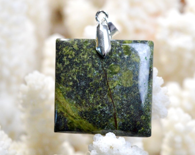 48 carat Dragon Blood Jasper - natural stone cabochon pendant - Australia / FA61