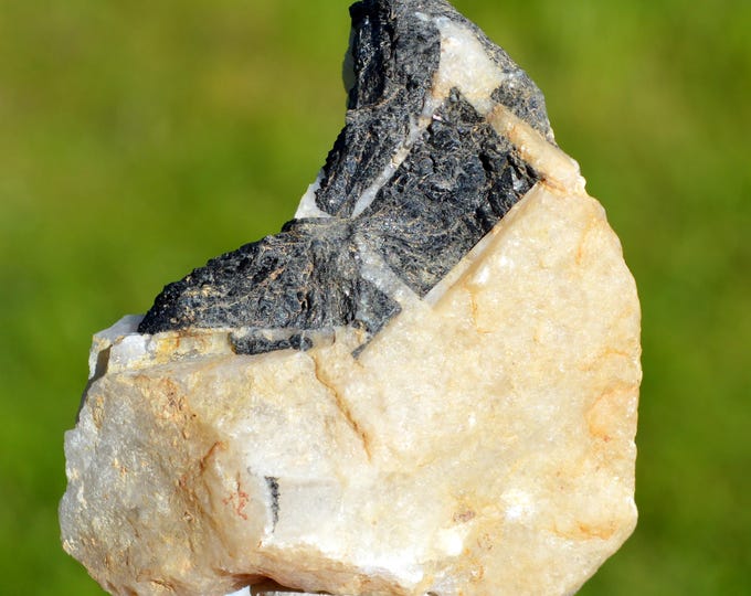 Schorl Tourmaline 121 grams - Saint-Chély-d'Apcher, Mende, Lozère, Occitanie, France