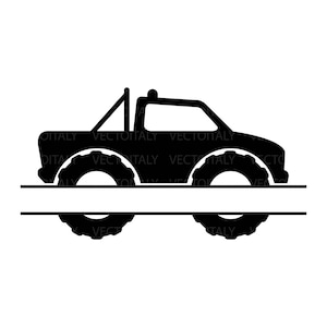 Puede incluir: Silueta negra de un monster truck con neumáticos grandes, una barra antivuelco y una cabina. El diseño incluye una barra horizontal debajo del camión, adecuada para la personalización. La palabra "VECTOITALY" se repite alrededor de los neumáticos.